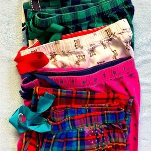 Womens  (4) Aerie sleepwear bottoms bundle  and (1) Old navy bottom  Size M